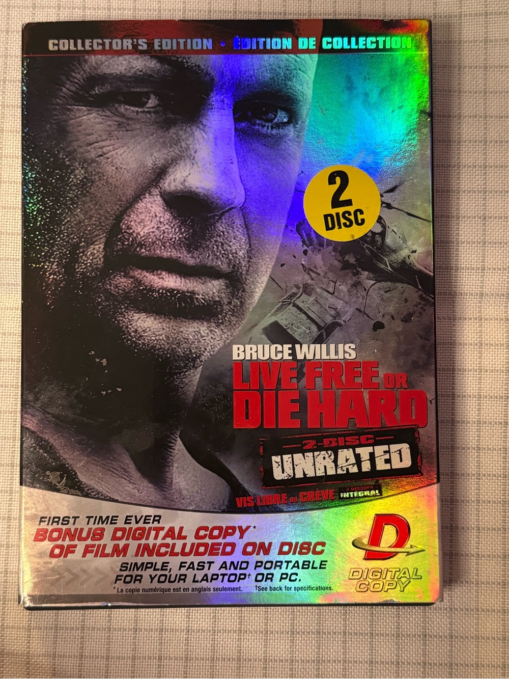 Portable DVD: Live Free or Die Hard - Collector's Edition (Silver Holographic)